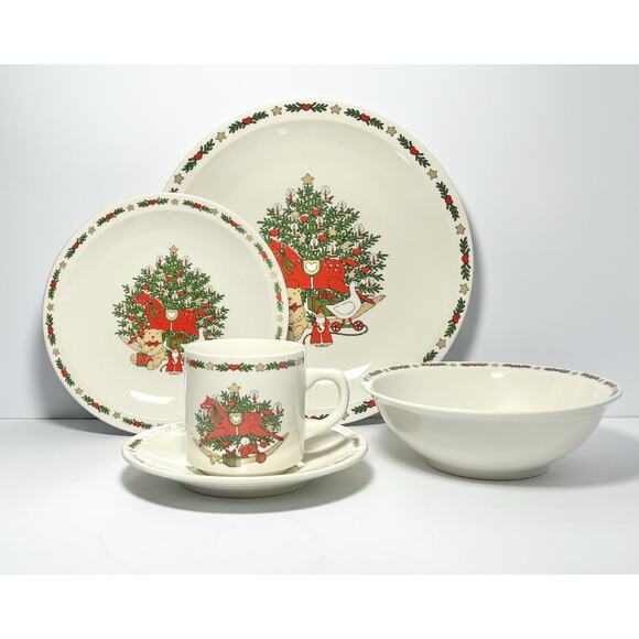 10 Strawberry Street “O’ Christmas Tree” 20-Piece Dinnerware Set, Service for 4 - Picture 3 of 7